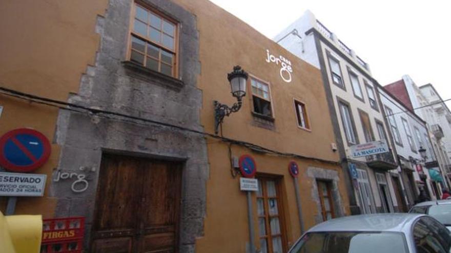Fachada del edificio de la calle Malteses donde estaba el restaurante clausurado. | la provincia / dlp
