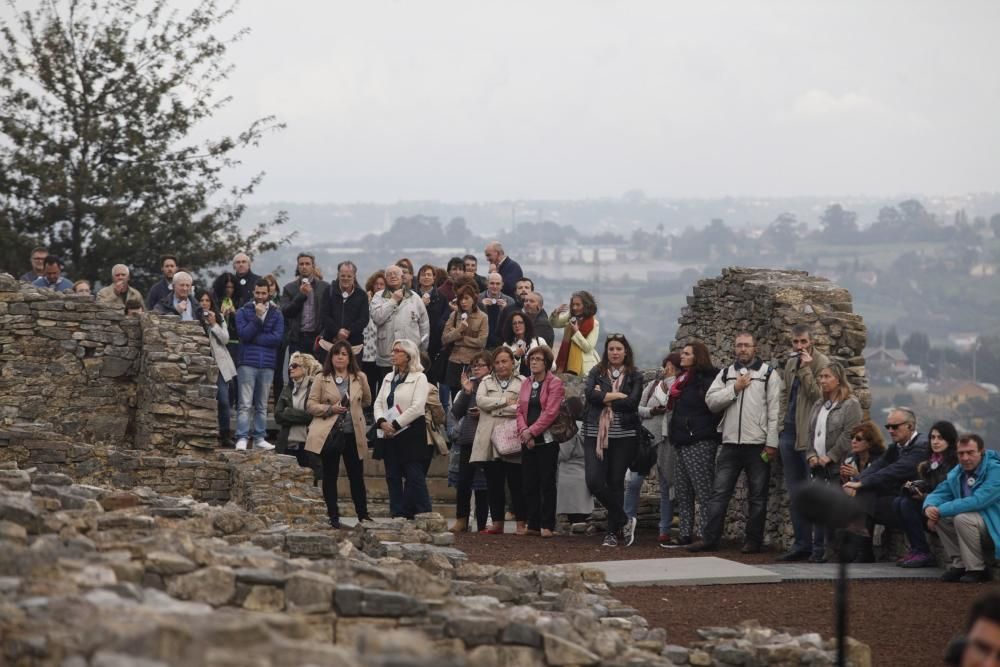 Mary Beard visitando la Villa Romana de Veranes