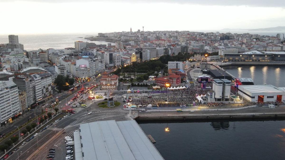 Un concierto en el muelle de Calvo Sotelo el pasado verano.   | // LOC