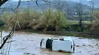 Buscan al conductor de un coche encontrado en una riera en Llinars durante el temporal
