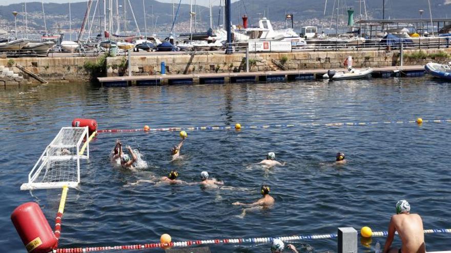 Partido de waterpolo del Vigo SeaFest disputado ayer.