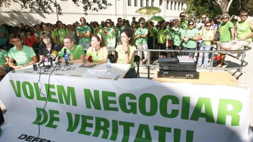 Reciente acto público de los profesores en huelga en Ibiza.