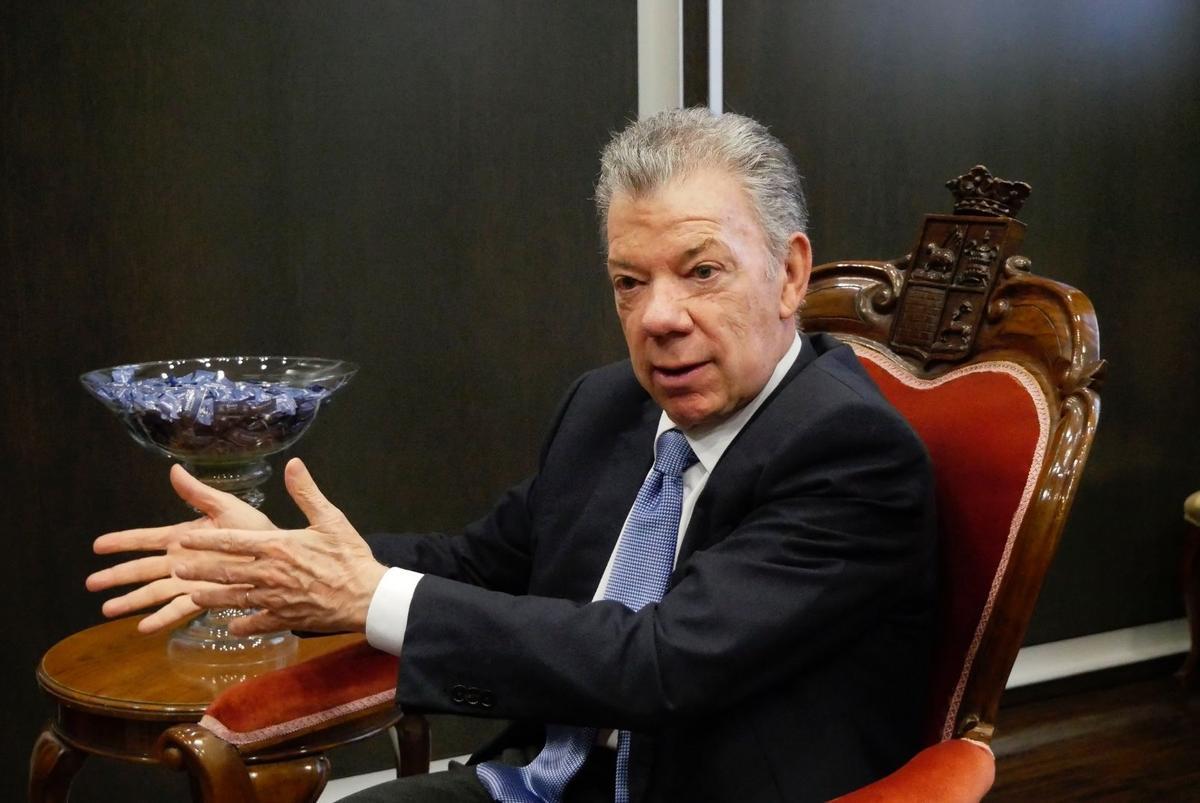 El expresidente Santos, este lunes en Zaragoza durante la entrevista con este diario.