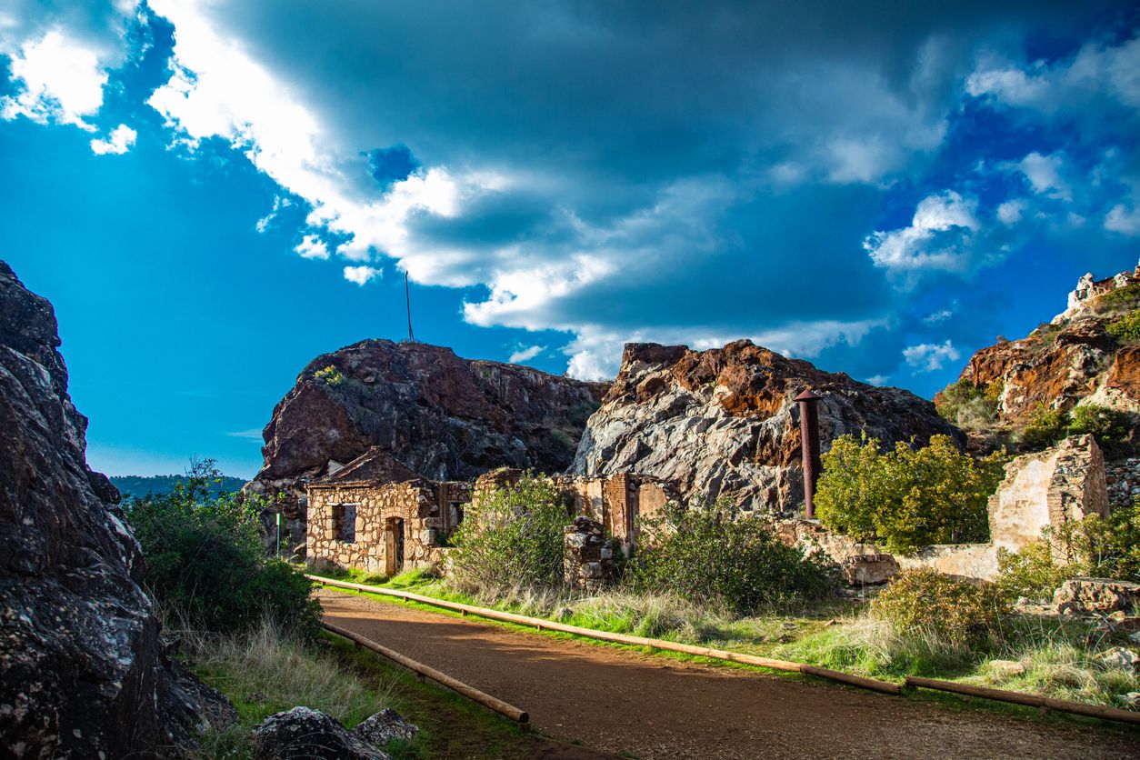 Sendero atravesando el Cerro del Hierro