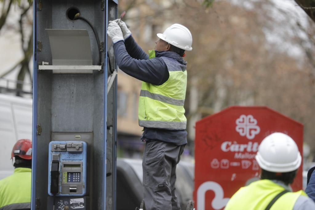 Empieza la retirada de las cabinas telefónicas en Palma