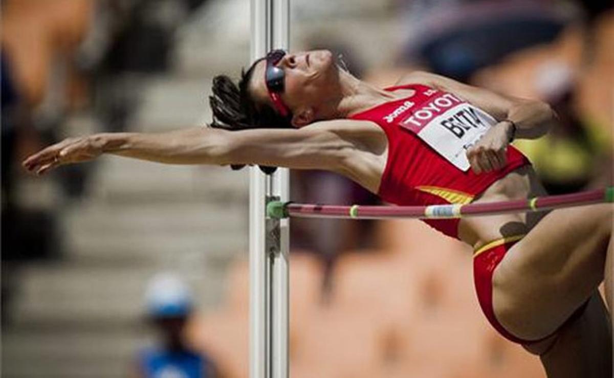 L’atleta espanyola Ruth Beitia, durant una prova de salt femení al Mundial d’atletisme de Taegu (Corea del Sud).