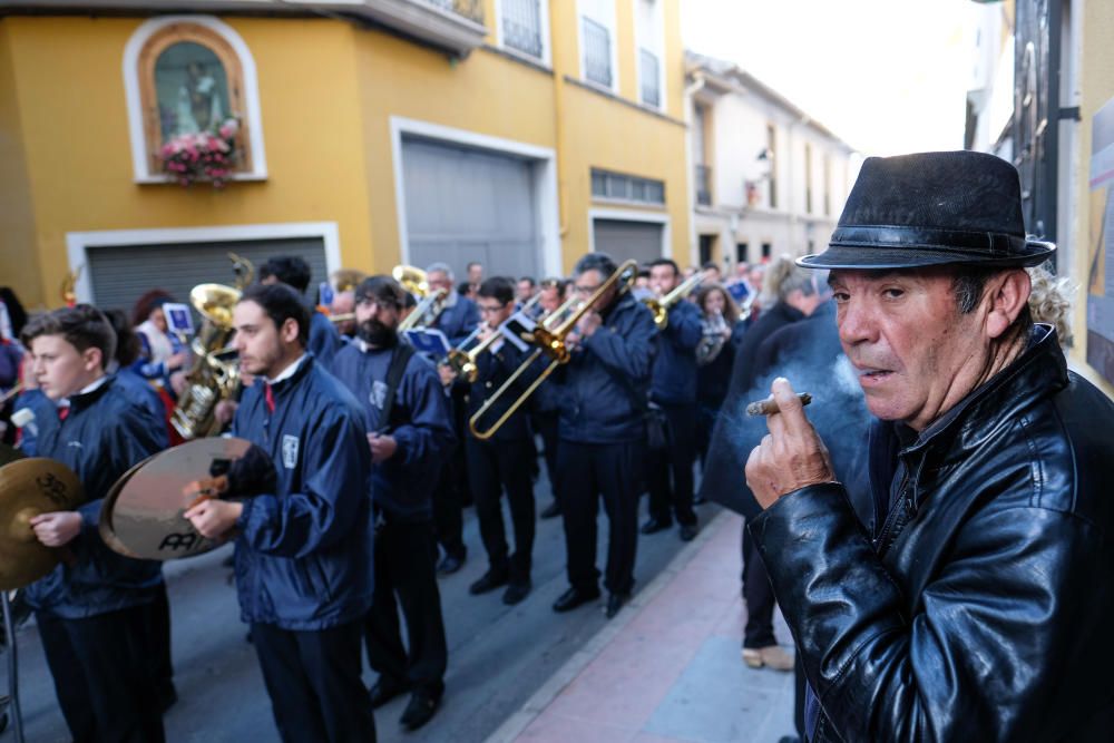 La Entrada y la Retreta abren los Moros y Cristianos de Sax