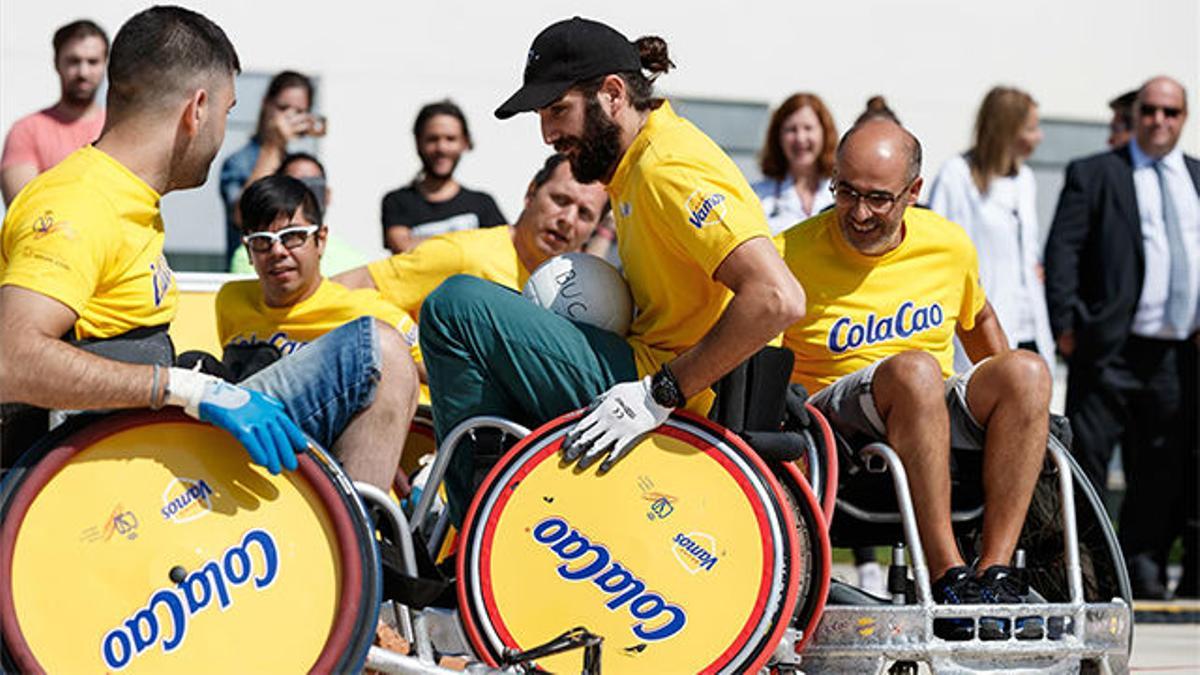 Ricky Rubio se lo pasó en grande jugando a rugby en silla de ruedas