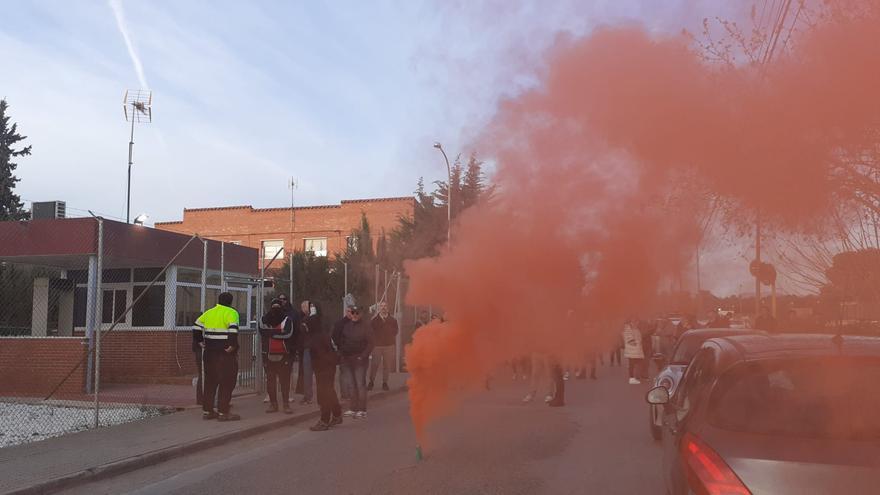 Trabajadores de la cárcel de Sangonera se suman a las protestas por el asesinato de una cocinera en la prisión de Tarragona