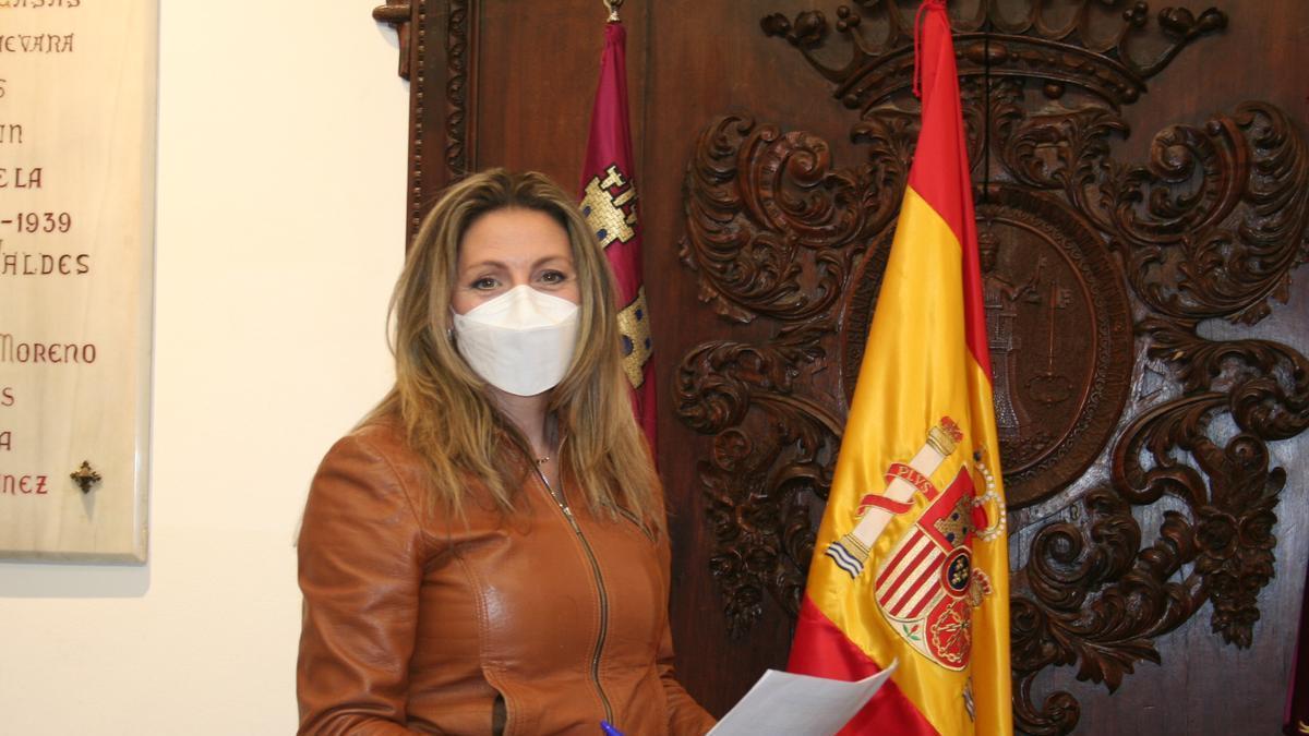 La concejal popular María de las Huertas García durante su comparecencia, este lunes.