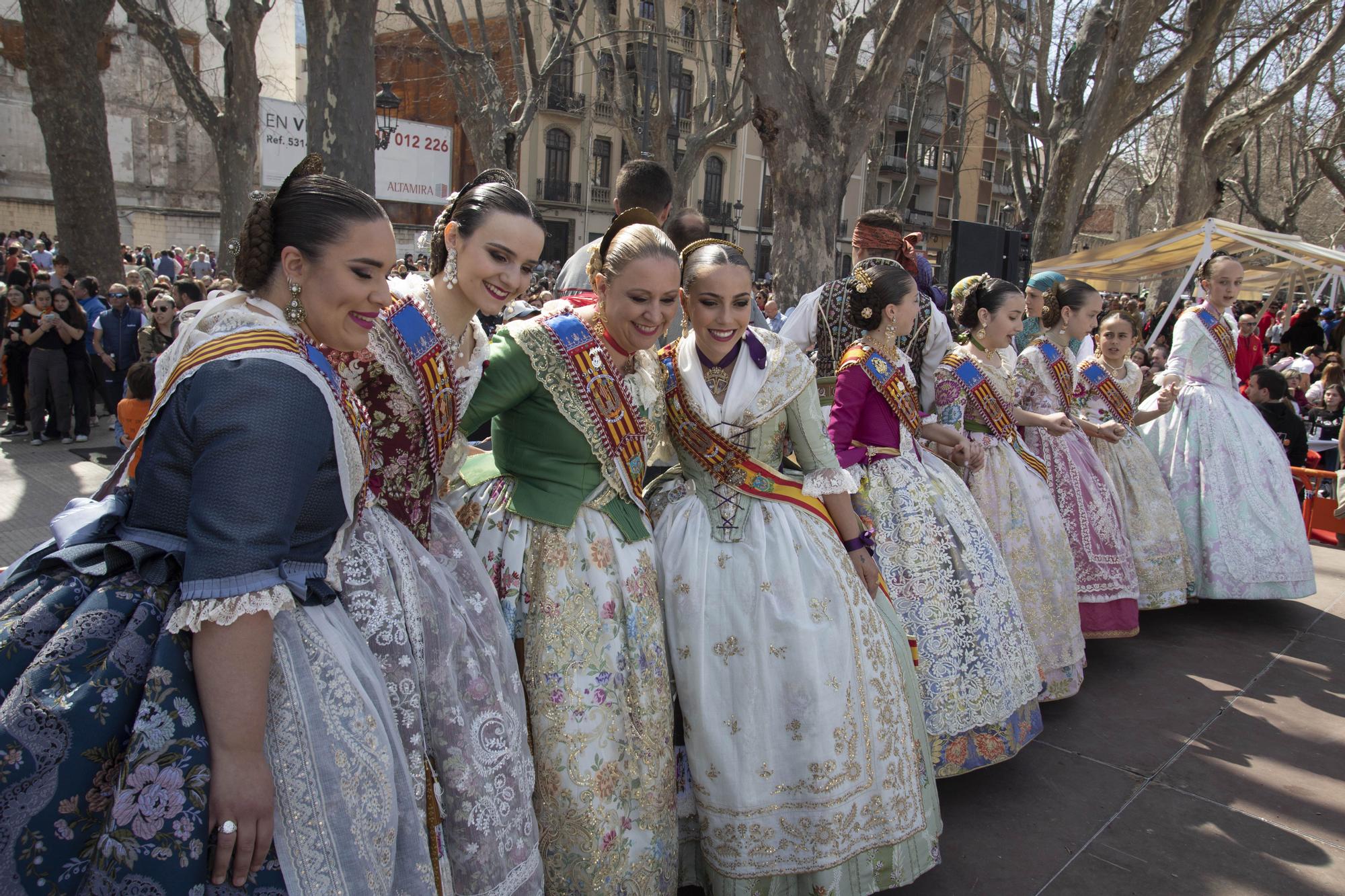 La mascletà de Caballer "retumba" en el Jardí de la Pau de Xàtiva