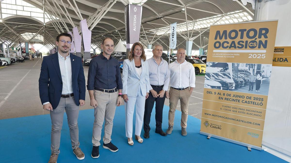 La alcaldesa  Begoña Carrasco, el director de Motorocasión, Fernando Lobón, el concejal Alberto Vidal y Ángel Sánchez y Pablo Colom.