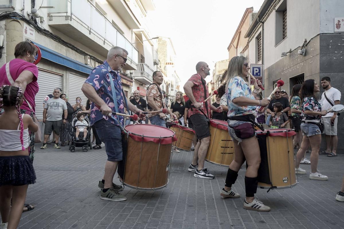SANT VICENÇ DE CASTELLET . FESTA MAJOR XXXII TROBADA GEGANTS . ESBART ESCOLA DE DANSA . PIKBE PELS CARERS . CERCAVILA