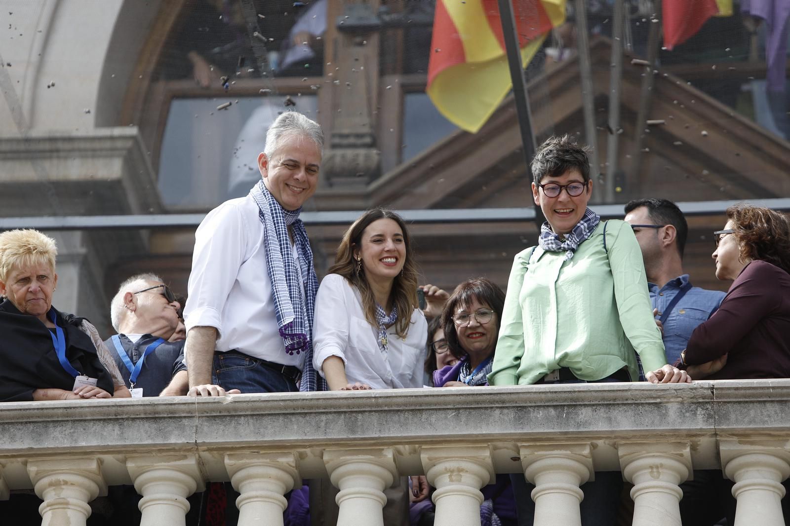 Irene Montero, Joan Ribó y María José Català: Algunas de las caras de hoy, sábado 18, en el balcón municipal