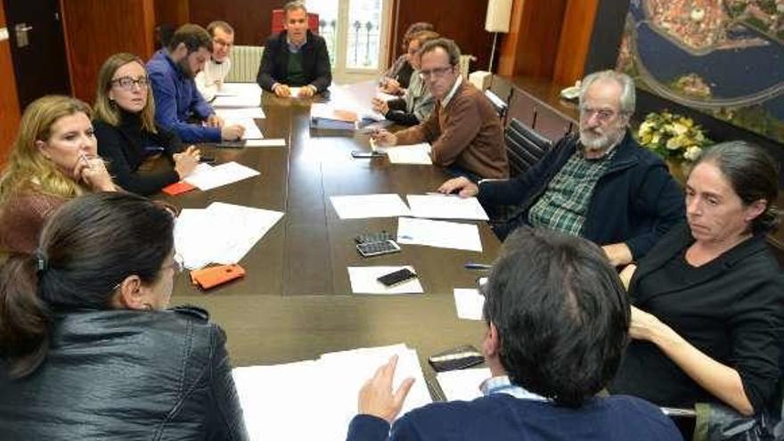 Reunión de la comisión de Economía celebrada ayer. // G.S.