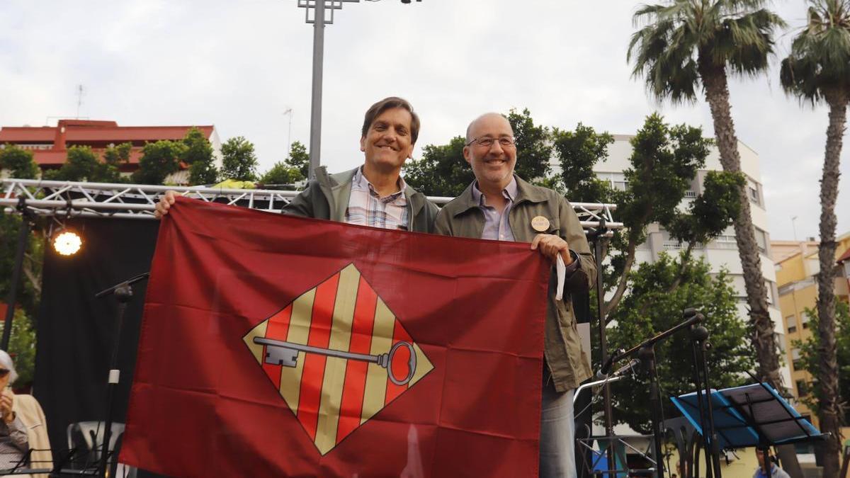 Alfons Domínguez y Diego Gómez, esta tarde, en el acto central de campaña en el parque Pere Crespi.