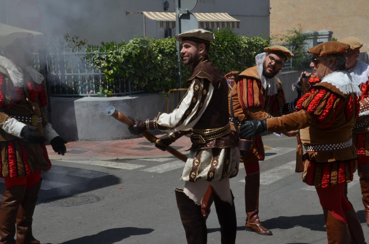 Moros y Cristianos de Petrer 2024: la Embajada de la cruz recupera la villa