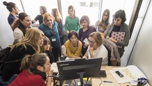 Las profesionales, psicólogas y trabajadoras sociales, que trabajarán en la oficina de denuncias y atención a mujeres maltratadas. 