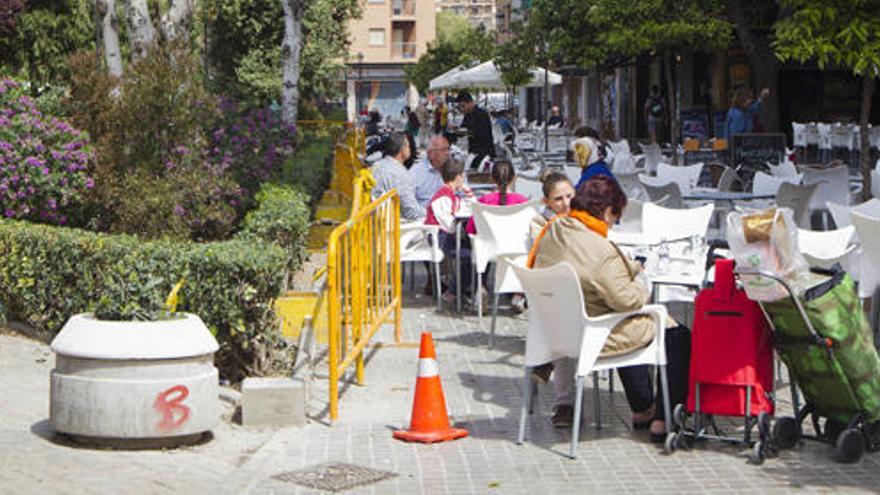 Los hosteleros de la plaza del Cedro piden más policía en lugar de la valla