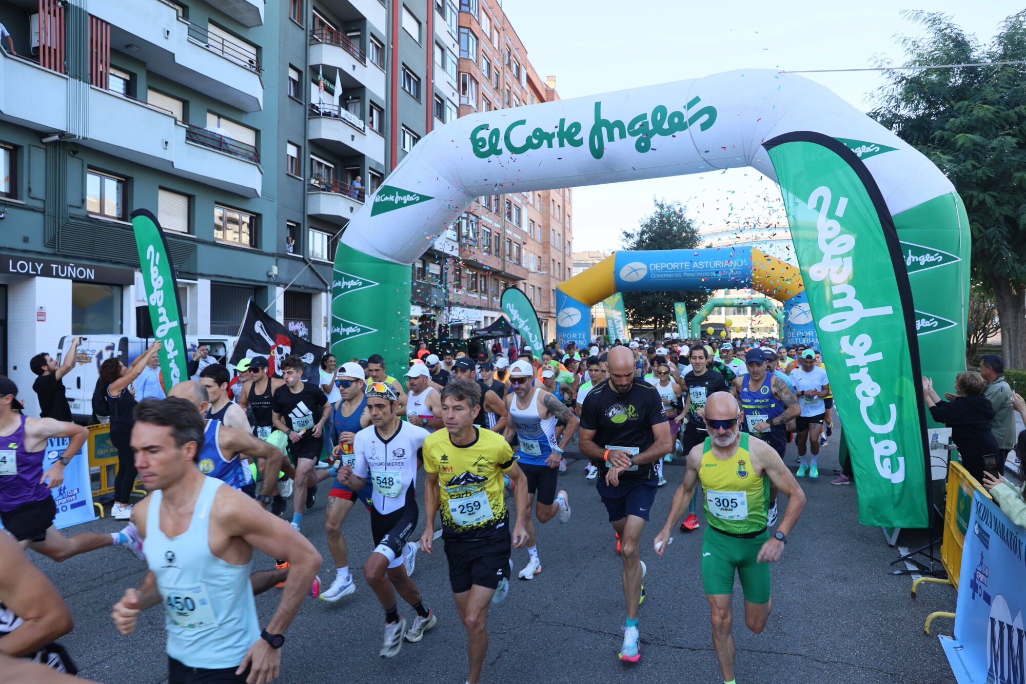 Marco García y Lola Pérez reinan en una media maratón “de récord” en Oviedo