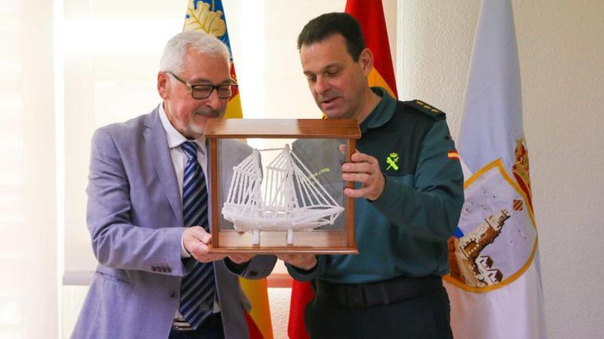 El alcalde de Torrevieja recibe al nuevo Jefe de la Comandancia Provincial de la Guardia Civil