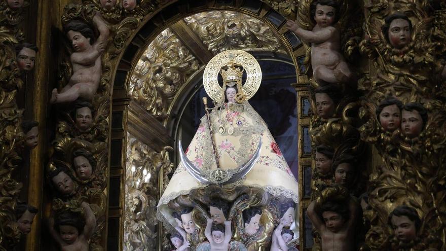 Fotogalería | La Virgen de la Montaña, a punto de salir en procesión en Cáceres