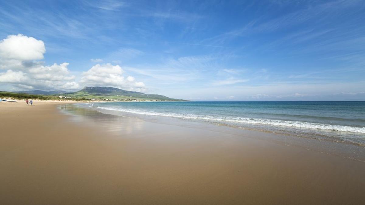 La playa de Bolonia, ubicada en el Parque Natural del Estrecho, es una de las últimas playas vírgenes de la provincia de Cádiz.
