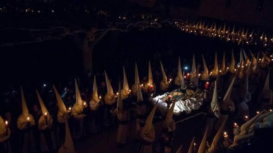 Procesión de la Penitente Hermandad de Jesús Yacente.