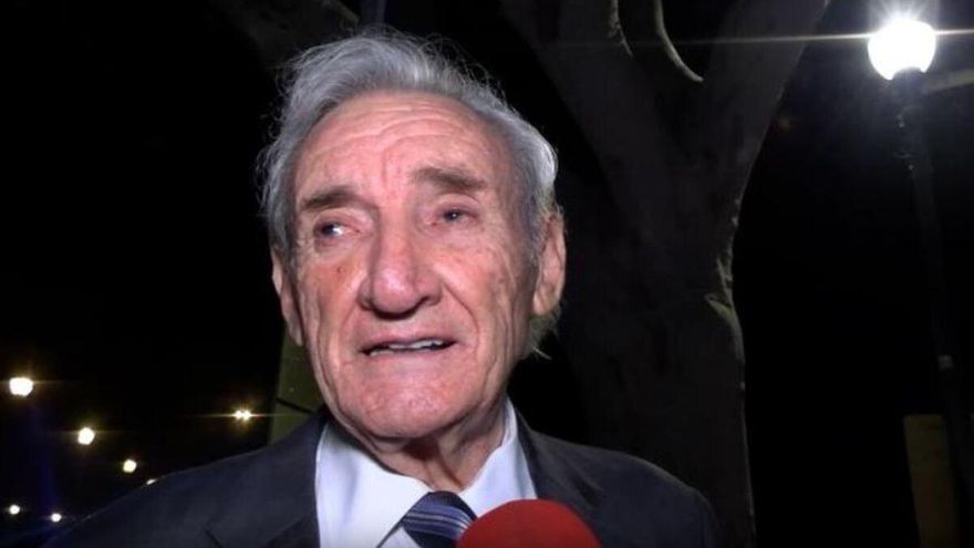 Luis del Olmo sale en defensa del Rey Juan Carlos: &quot;Me da mucha pena todo lo que le pasa al pobre&quot;