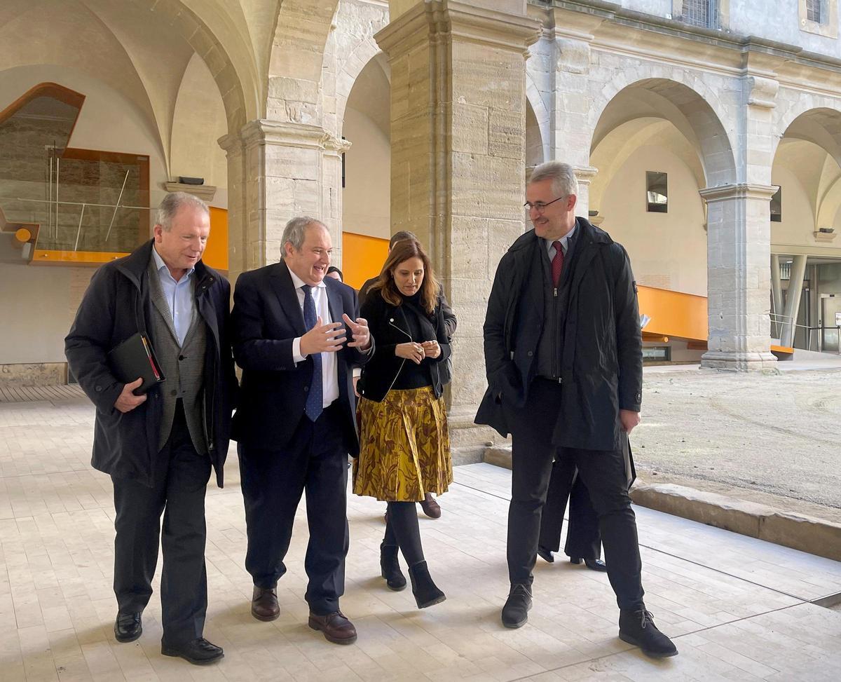 Imatge de la visita del ministre Jordi Hereu a Manresa el febrer de 2025