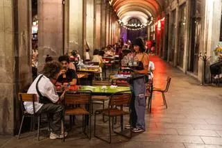 Ciutat Vella concentra un tercio de los afectados por ruido del ocio nocturno en Barcelona: 'El barrio es invivible'