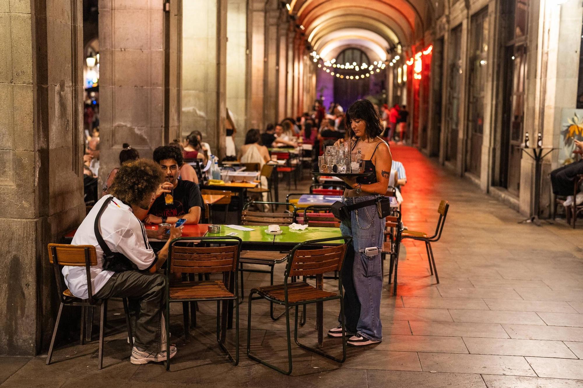 Una terraza en la plaza Reial, en Barcelona.