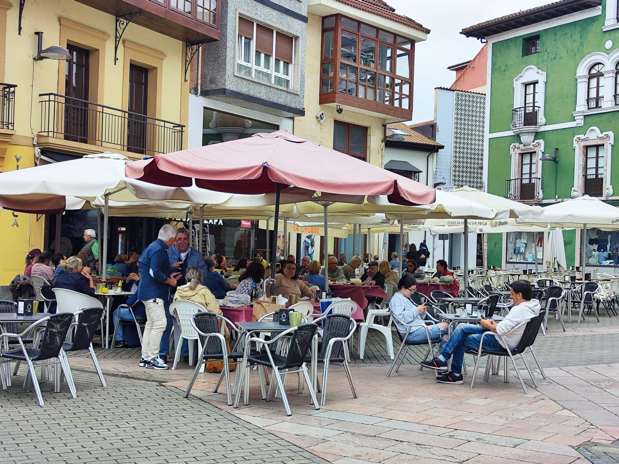 Grado abre boca para Santiago con la comida en la calle