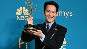 Lee Jung-jae, con el Emmy por su trabajo en ’El juego del calamar’ 