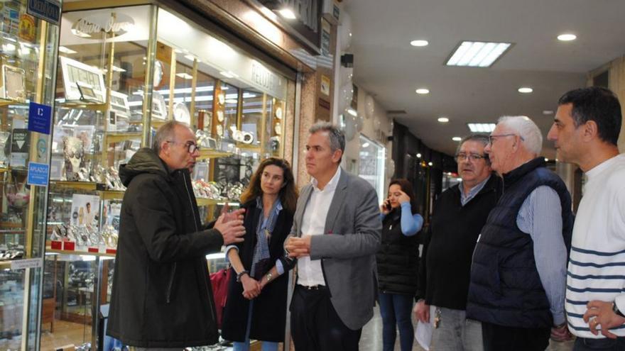 Rafa Domínguez, ayer, en las Galerías Oliva.   | // FDV