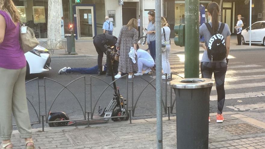 Herido en la cabeza un joven al caerse de su patinete