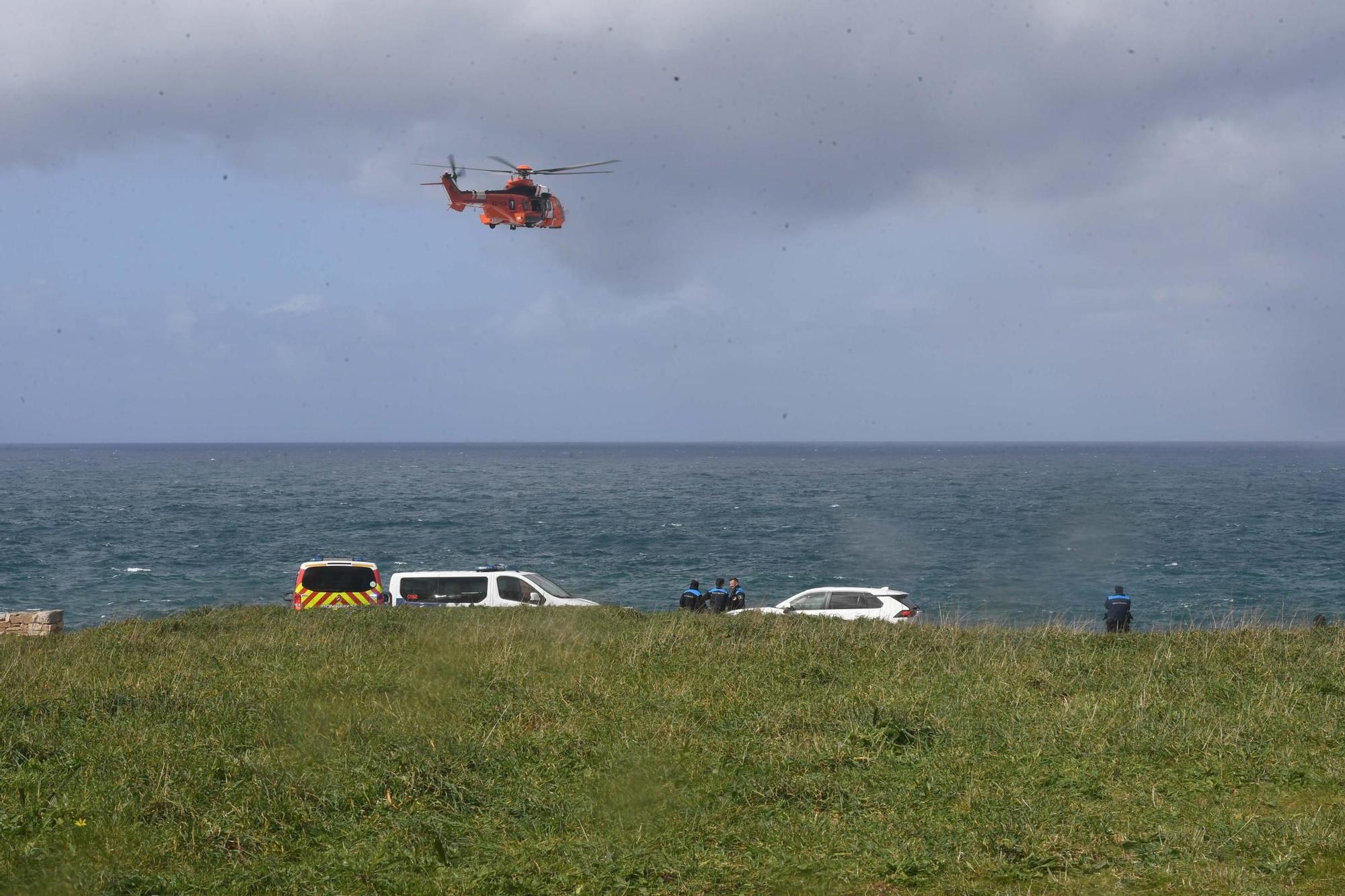 Activada la búsqueda de un desaparecido al caer al mar en Punta Herminia tras ser arrollado por una ola