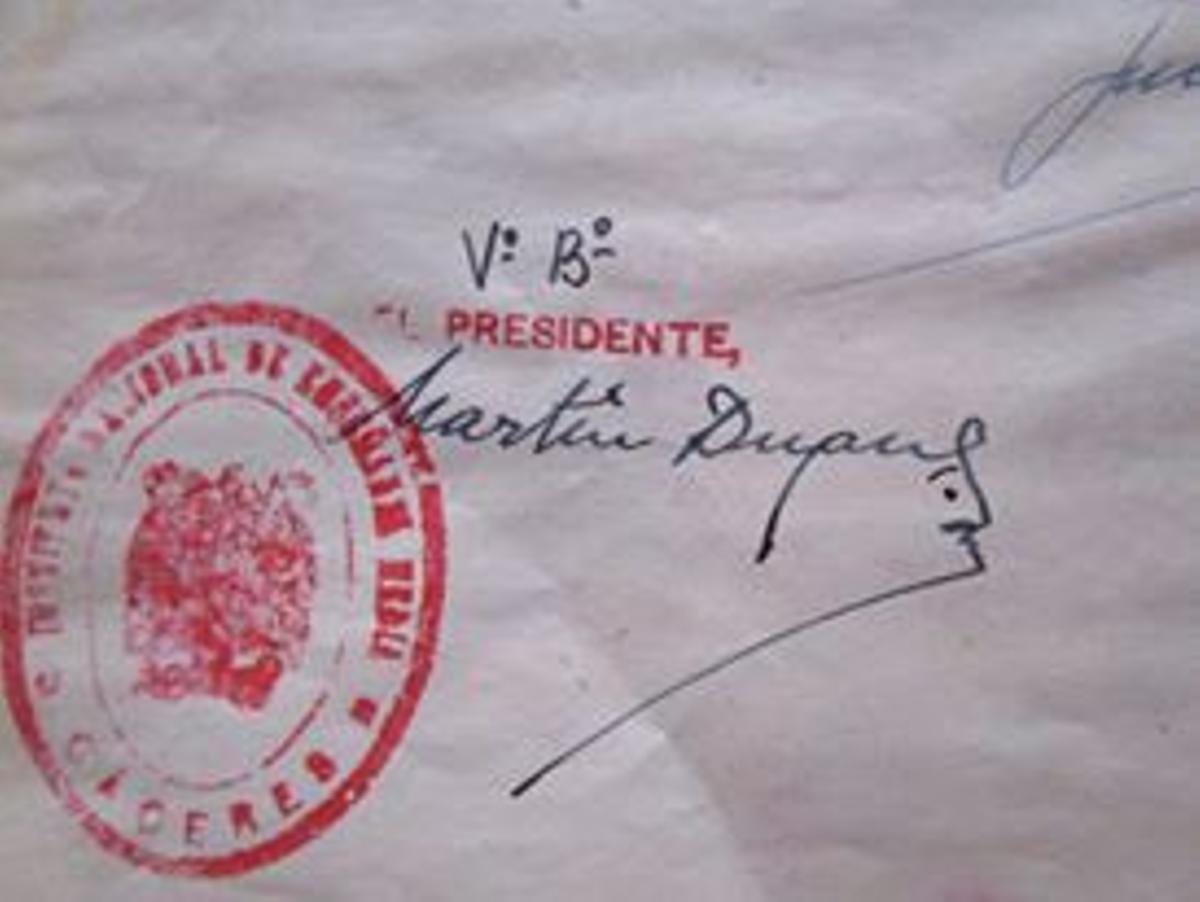 La peculiar firma de Martín Duque.