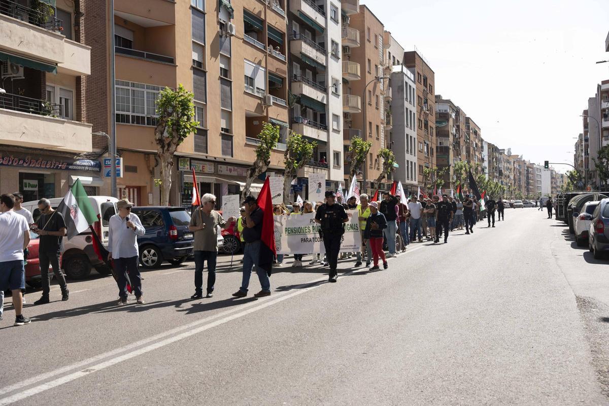 Fotogalería | Así se ha vivido la manifestación por el Día Internacional del Trabajo en Badajoz