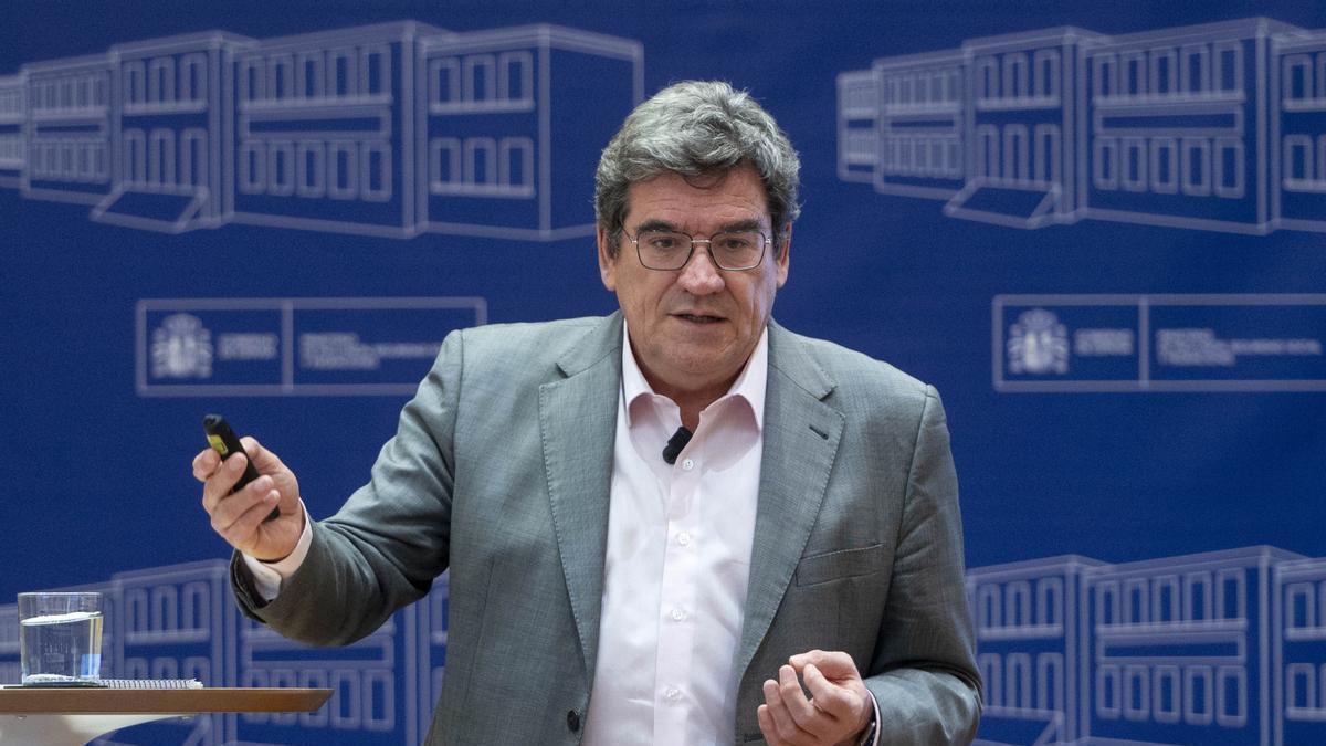 El ministro de Inclusión, Seguridad Social y Migraciones, José Luis Escrivá, presenta los datos del avance quincenal de afiliación a la Seguridad Social, en la sede del Ministerio, a 20 de julio de 2022, en Madrid (España).