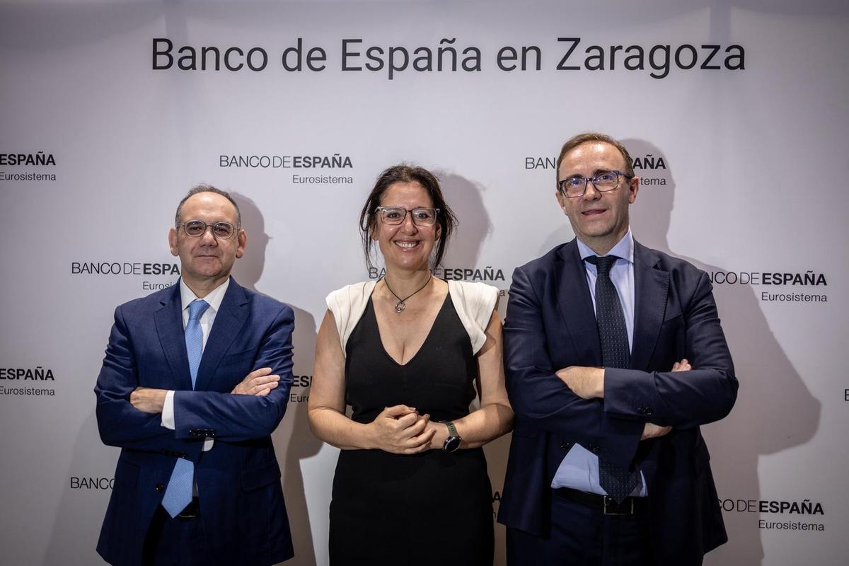 López-Salido, Valle y Gil, en la presentación del informe.