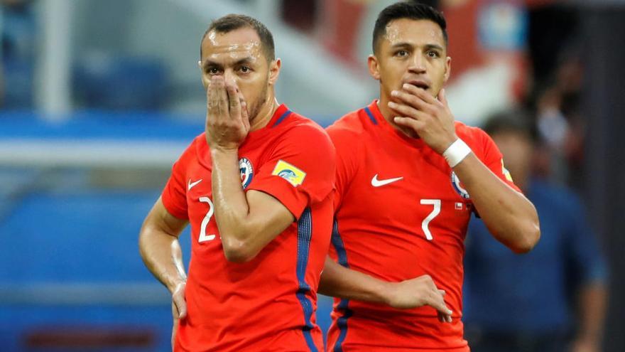 Marcelo Díaz y Alexis, tras el gol alemán. // Reuters