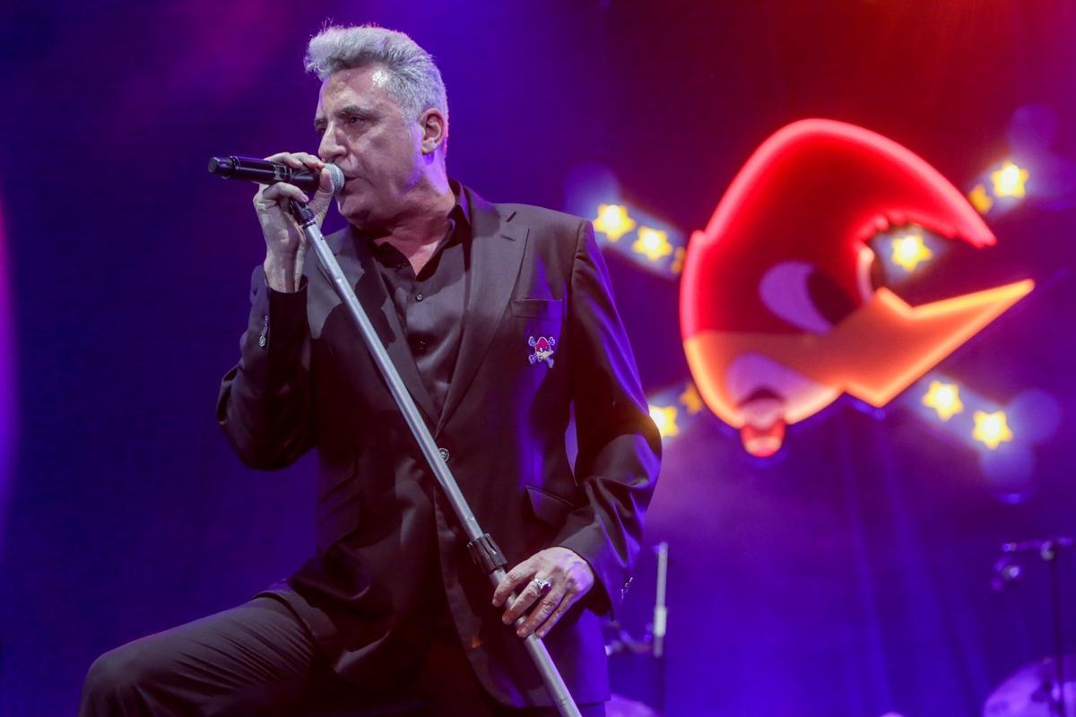 Loquillo durante un concierto benéfico en Madrid