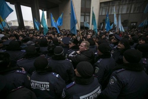 Un grupo armado toma las sedes del Parlamento y el Gobierno en Crimea