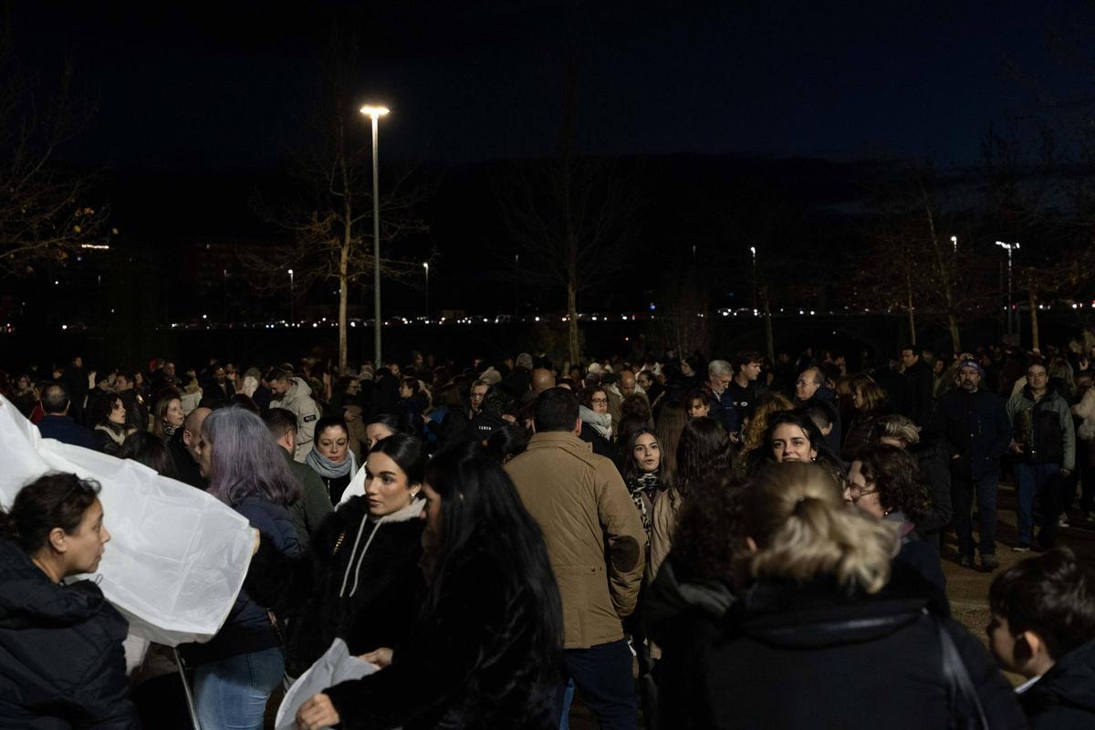 Fotogalería | Badajoz se vuelca un año más con la Noche de los Deseos a orillas del Guadiana