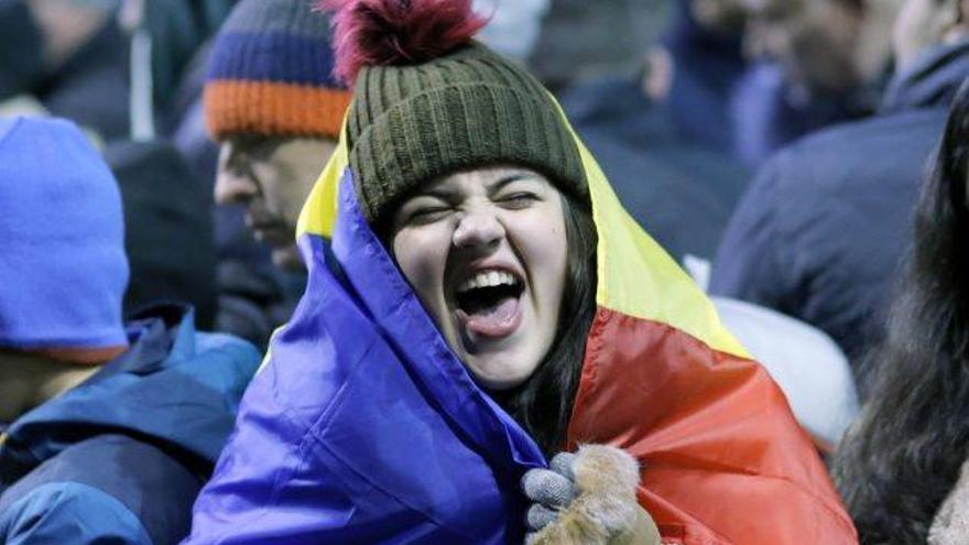 Continuen les protestes a Romania tot i la derogació del decret procorrupció