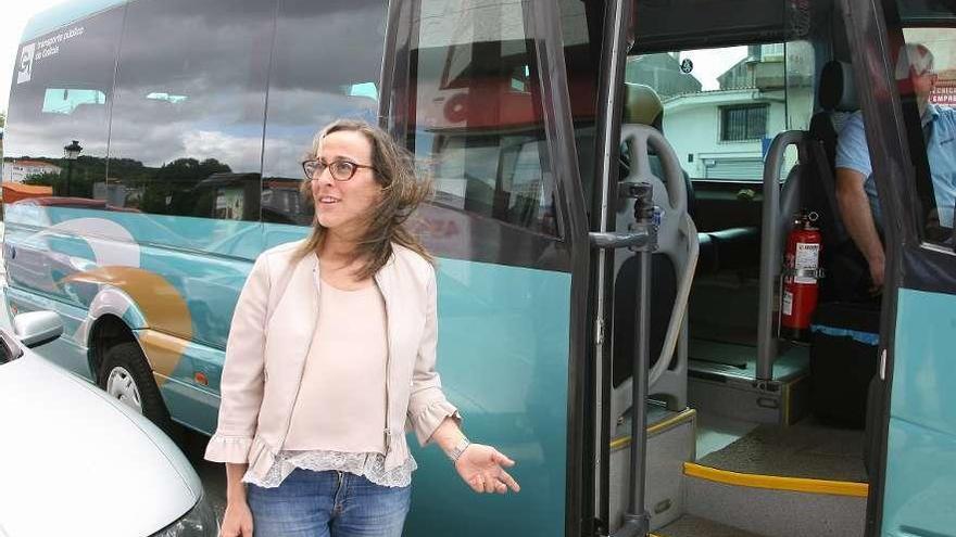 La conselleira de Infraestruturas, Ethel Vázquez, durante una visita a Rodeiro en 2017. // Bernabé
