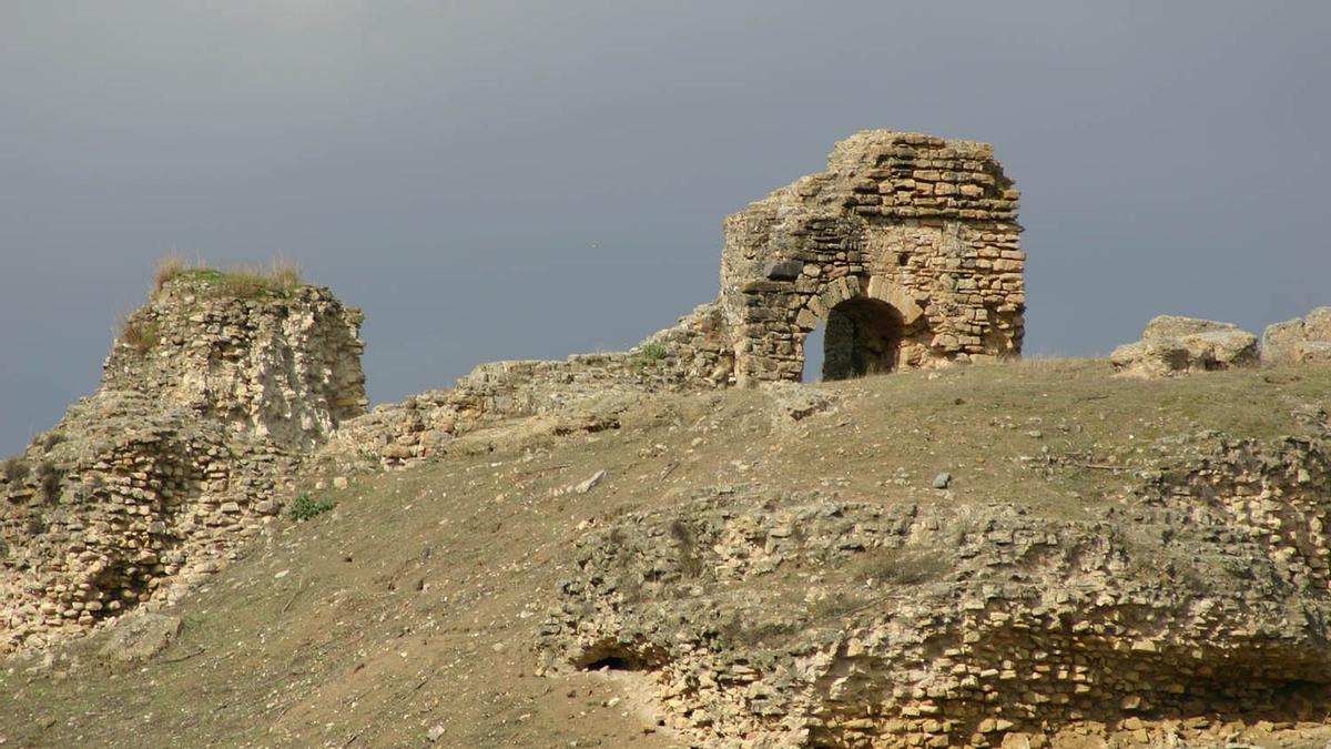 Castillo de Dos Hermanas, en Montemayor.