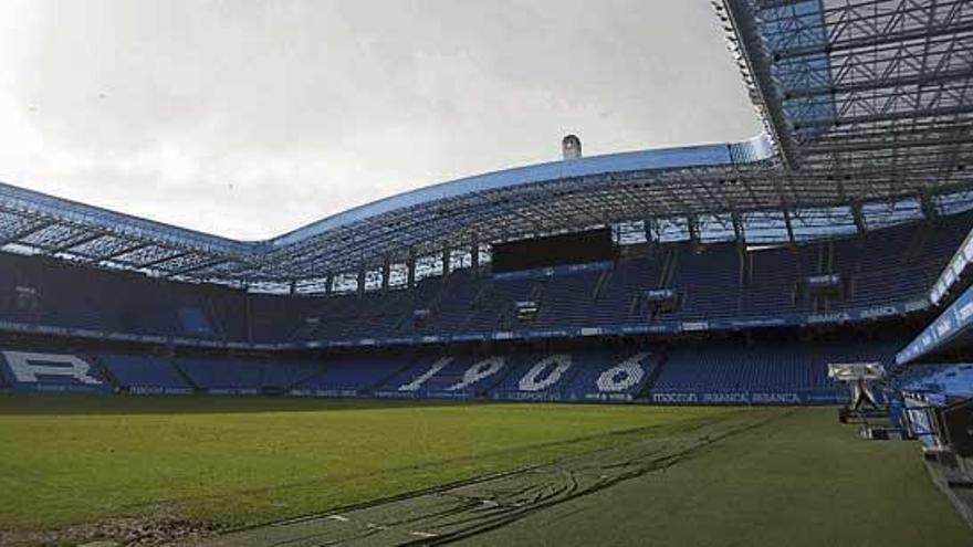 Panorámica del estadio de Riazor vacío.