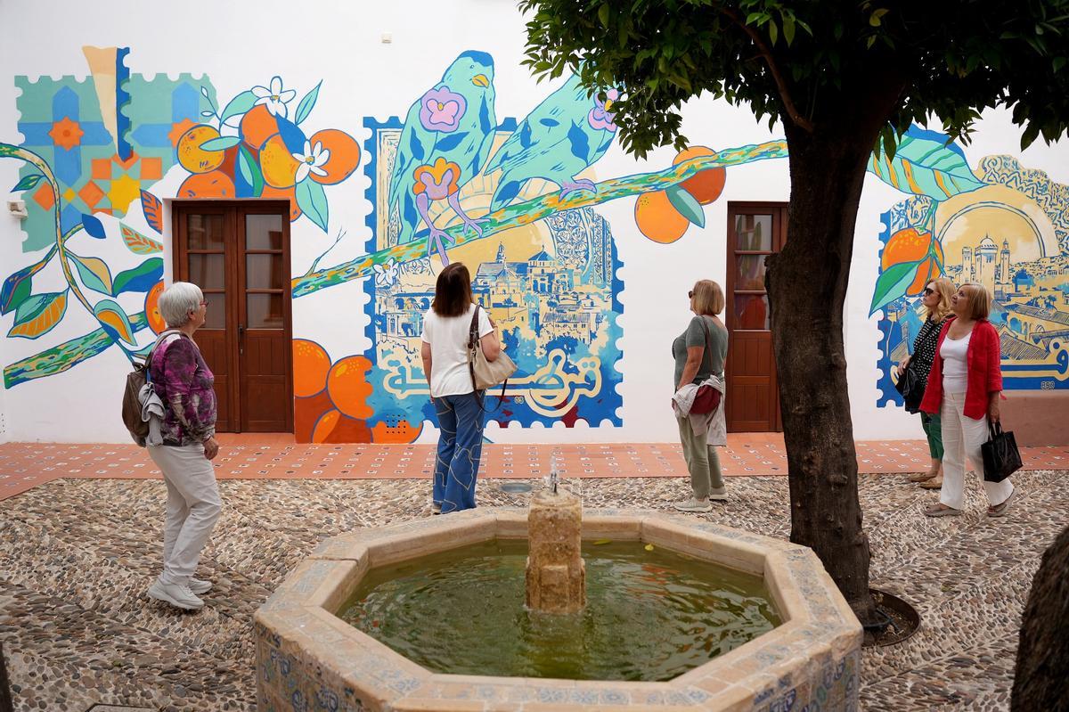 "Proyecto Azahar / الزهر ", intervención artística en el Patio de la Palmera de Casa Árabe en 2023.